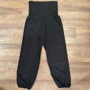 Lululemon Jogger Womens Size 2 Black Capri Length